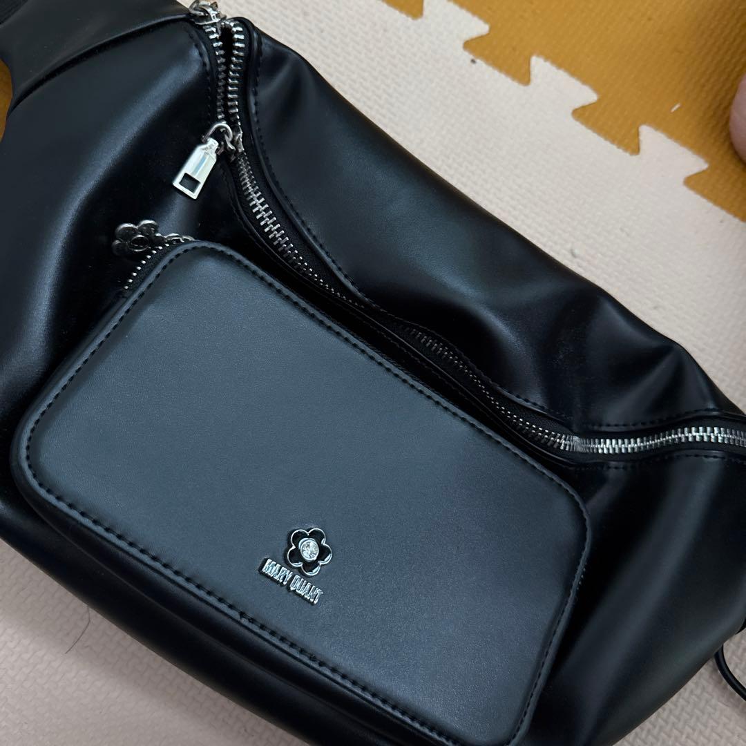 マリークワント ブラック ボディバッグ 合成皮革 MARY QUANT（マリークヮント） ウエストポーチ ウエストバッグ マリー