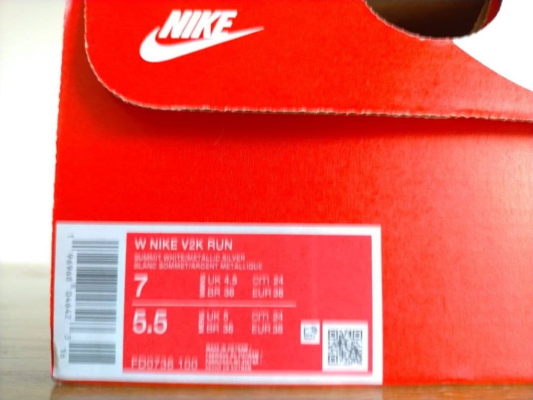 ナイキ　NIKE　V2K RUN　ホワイト×シルバー　24.0cm