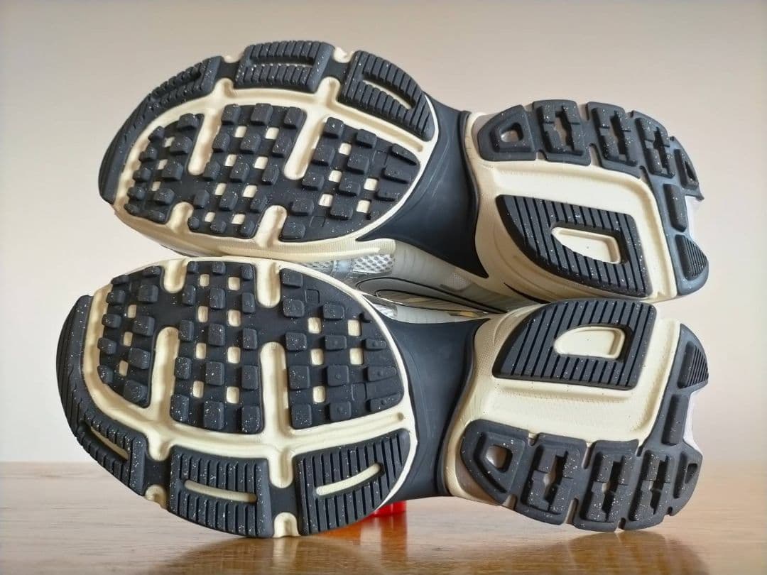 ナイキ　NIKE　V2K RUN　ホワイト×シルバー　24.0cm