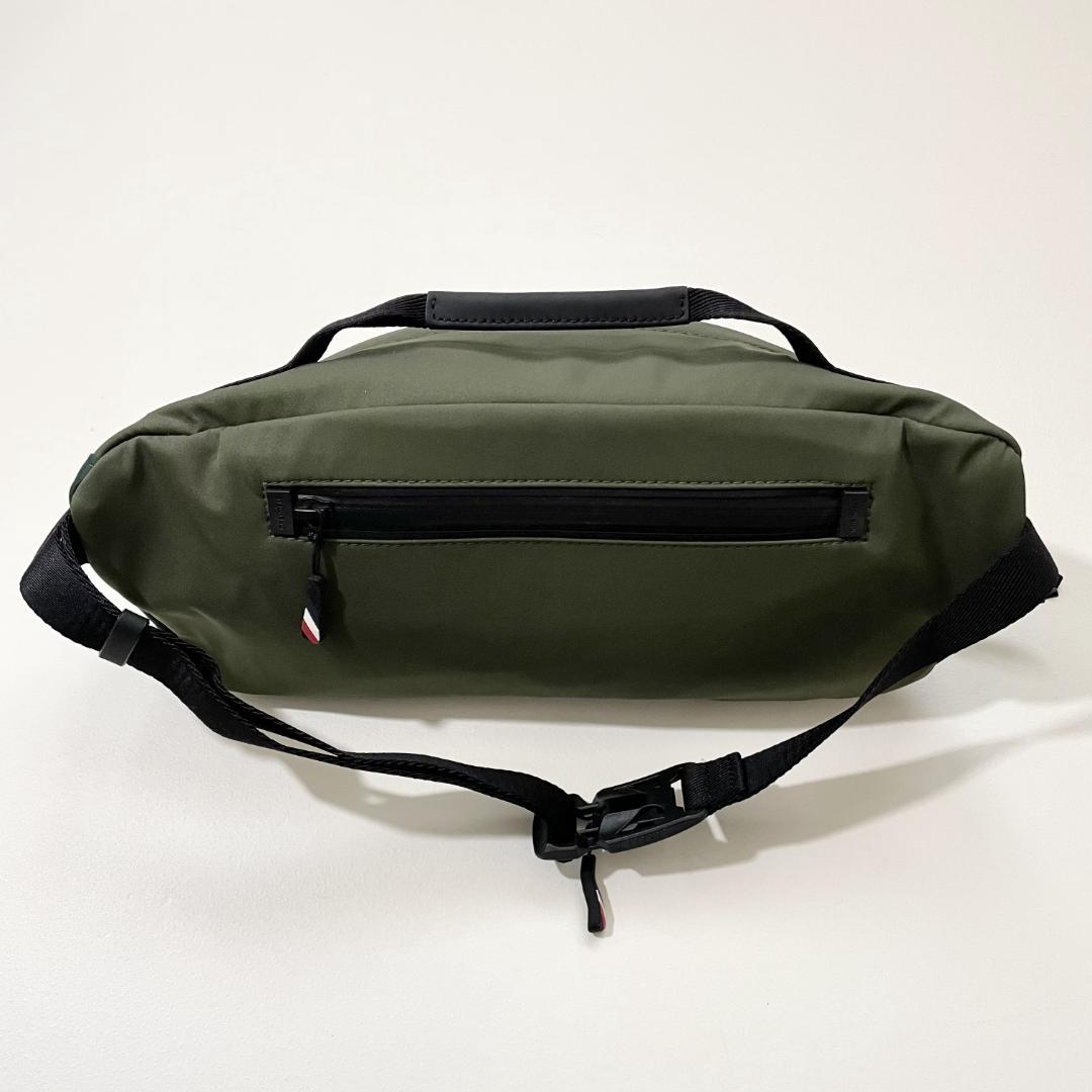 新品未使用】モンクレール ボディバッグ ビッグロゴ 正規品 最高峰