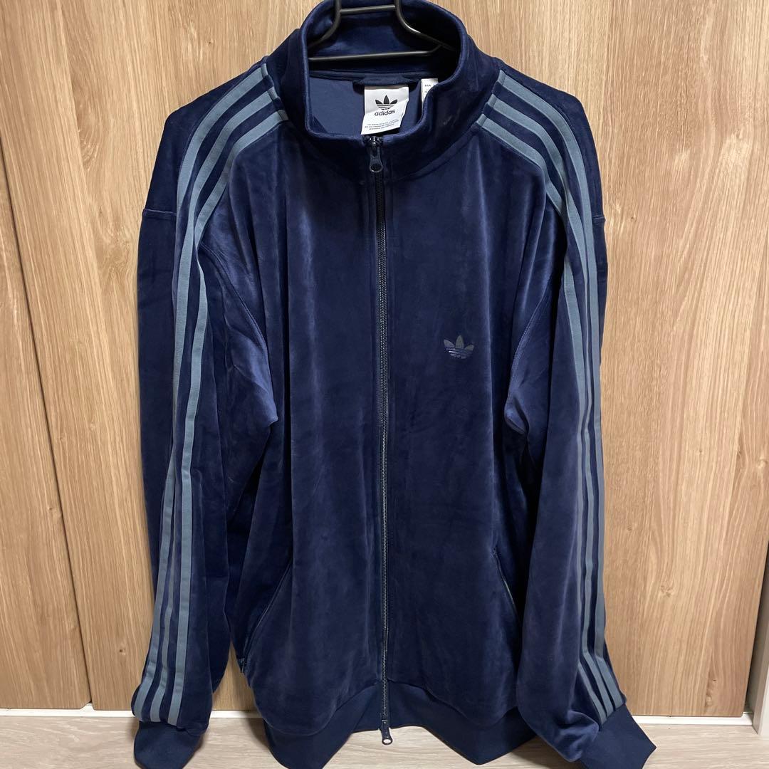 値引き中！最安値adidas ベロアトラックジャケットMナイトインディゴ