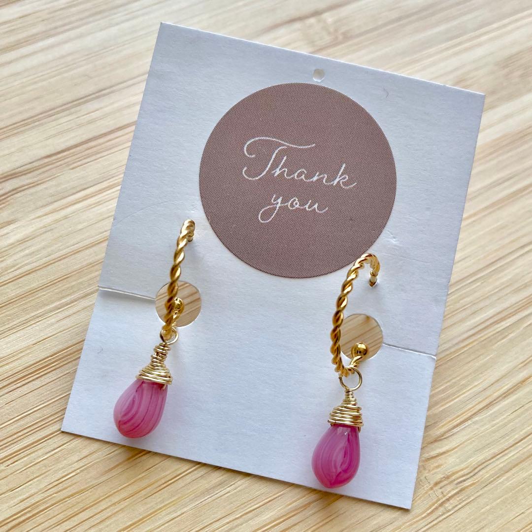 ツイストフープピアス ピンク ゴールド - メルカリ