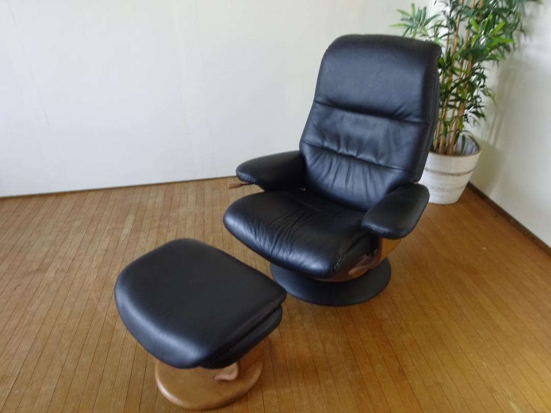 karimoku/カリモク　ディレトーレ　リクライニングチェア＆オットマン　美品 karimoku(カリモク家具)のdirettore(ディレトーレ)シリーズの本革