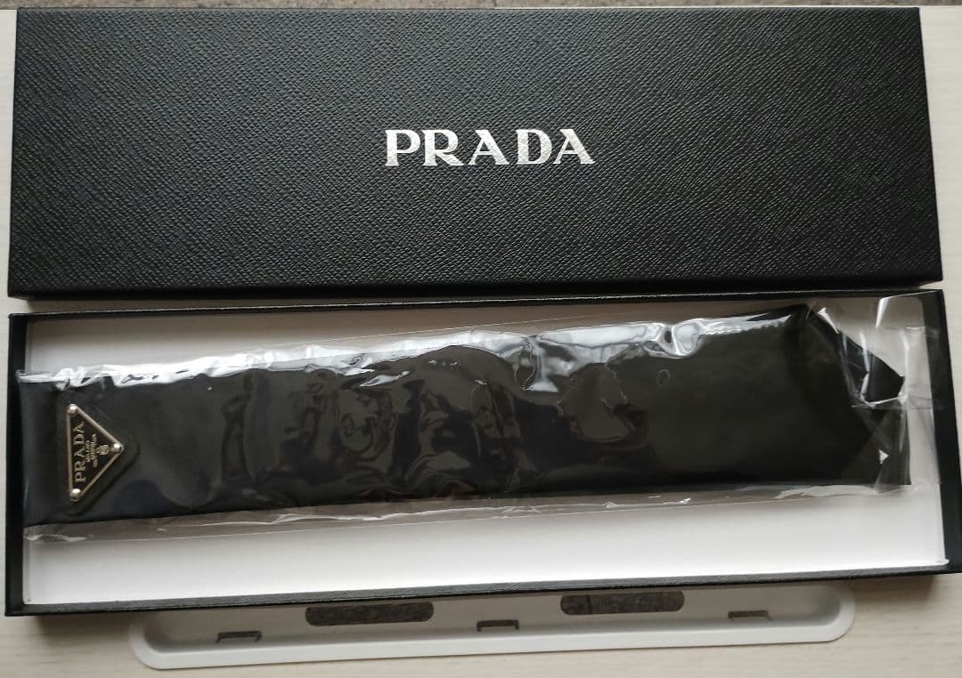 PRADA プラダ ネクタイ 三角プレート ブラック - メルカリ