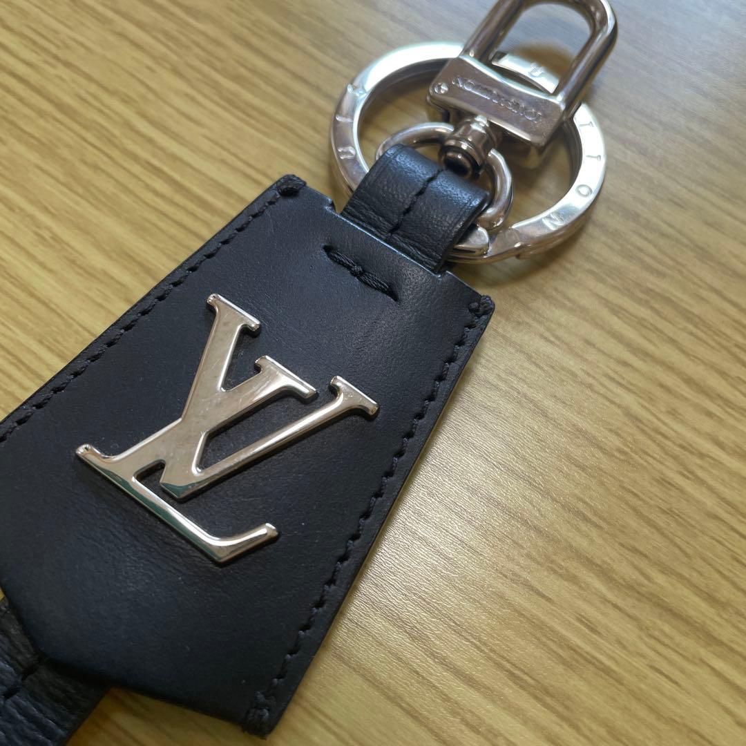 ルイヴィトン キーホルダー LV クロッシュ クレ キーリング - メルカリ