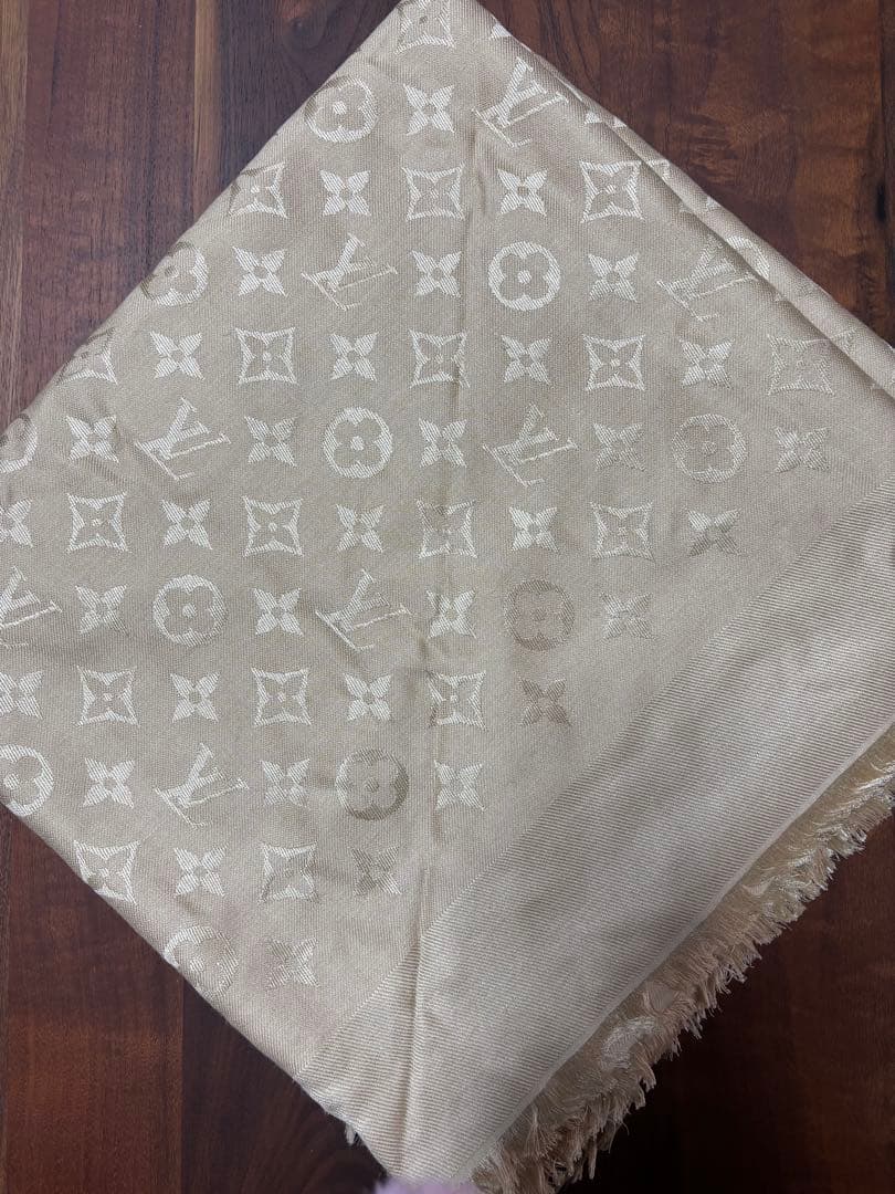 akita　美品　ルイヴィトン　大判ストール LOUIS VUITTON（ルイ・ヴィトン） ショール モノグラム シャイン 大判