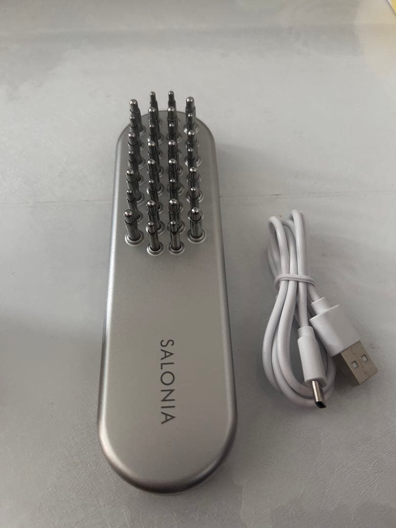 SALONIA フェイスブラシ USB充電式 SALONIA、筋トレ発想の美顔器「​EMSリフトブラシ 3Dケア」11月1日新