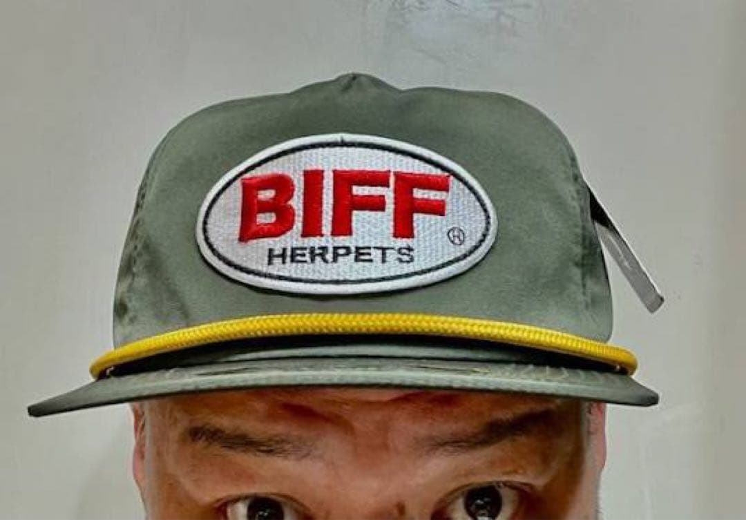 BIFFキャップ　野性爆弾くっきー ぶてぃっく紫歯茎 CAP Amazon.co.jp: ぶてぃっく 紫歯茎 毛多い くっきー 野性爆弾 キャップ