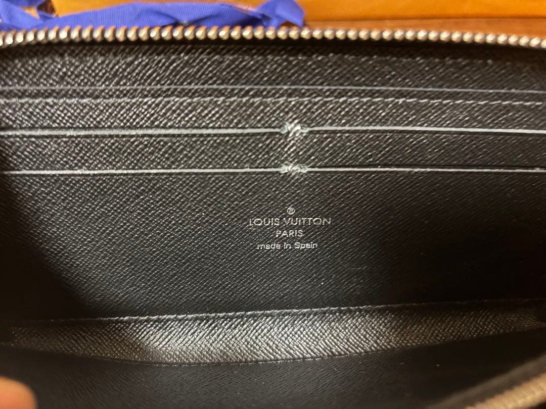 《美品》LOUIS VUITTON エピレザー ブラック長財布