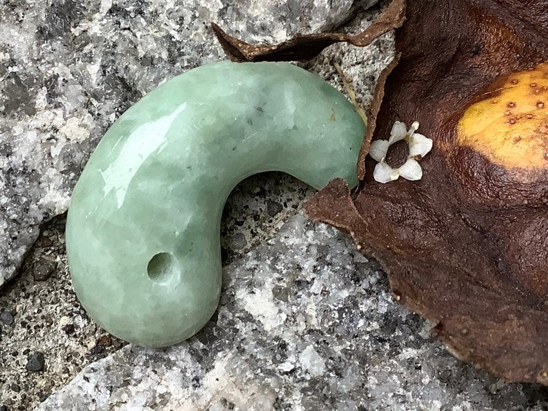 ✳ 自信の安価お値段‼️自信の品質‼️糸魚川翡翠勾玉*緑*人気の平塚