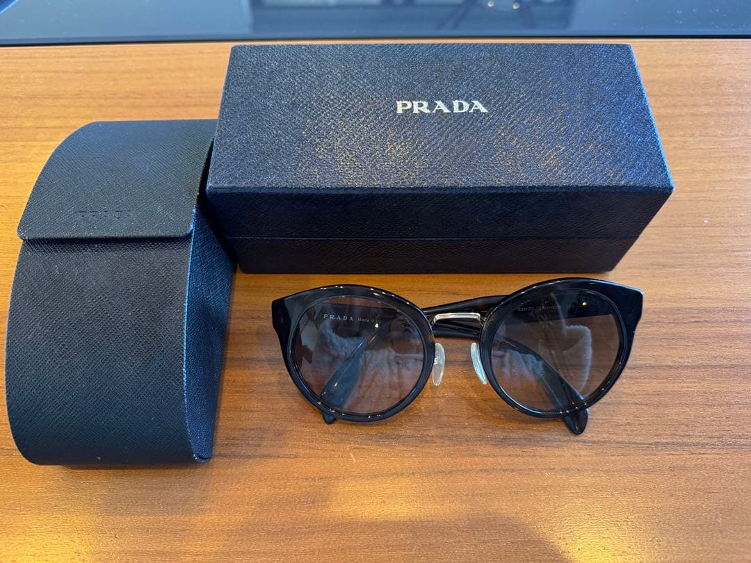 b*h様 【美品】PRADA プラダ サングラス 芸能人多数着用【PRADA】プラダ シンボル ロゴ サングラス (PRADA
