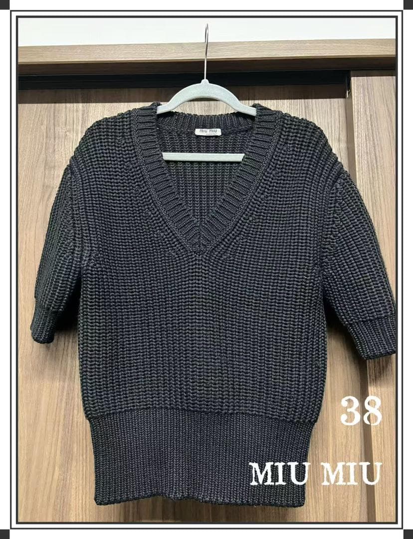MIU MIU ダークグレー Vネック ニット 38 MIU MIU(ミュウミュウ) クロップド丈Vネックニット DNA972 グレー