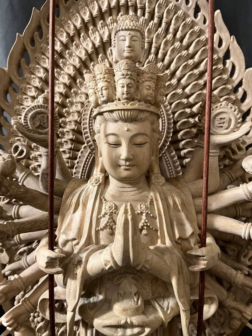 大迫力 高80cm 井波彫刻 仏教工芸品 木彫仏像 千手観音菩薩立像 - メルカリ