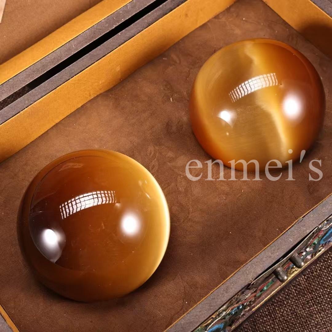 中国古美術・旧収蔵品・珍しい黄色大猫眼石球セット・漆箱付・1.3kg・聚財置物