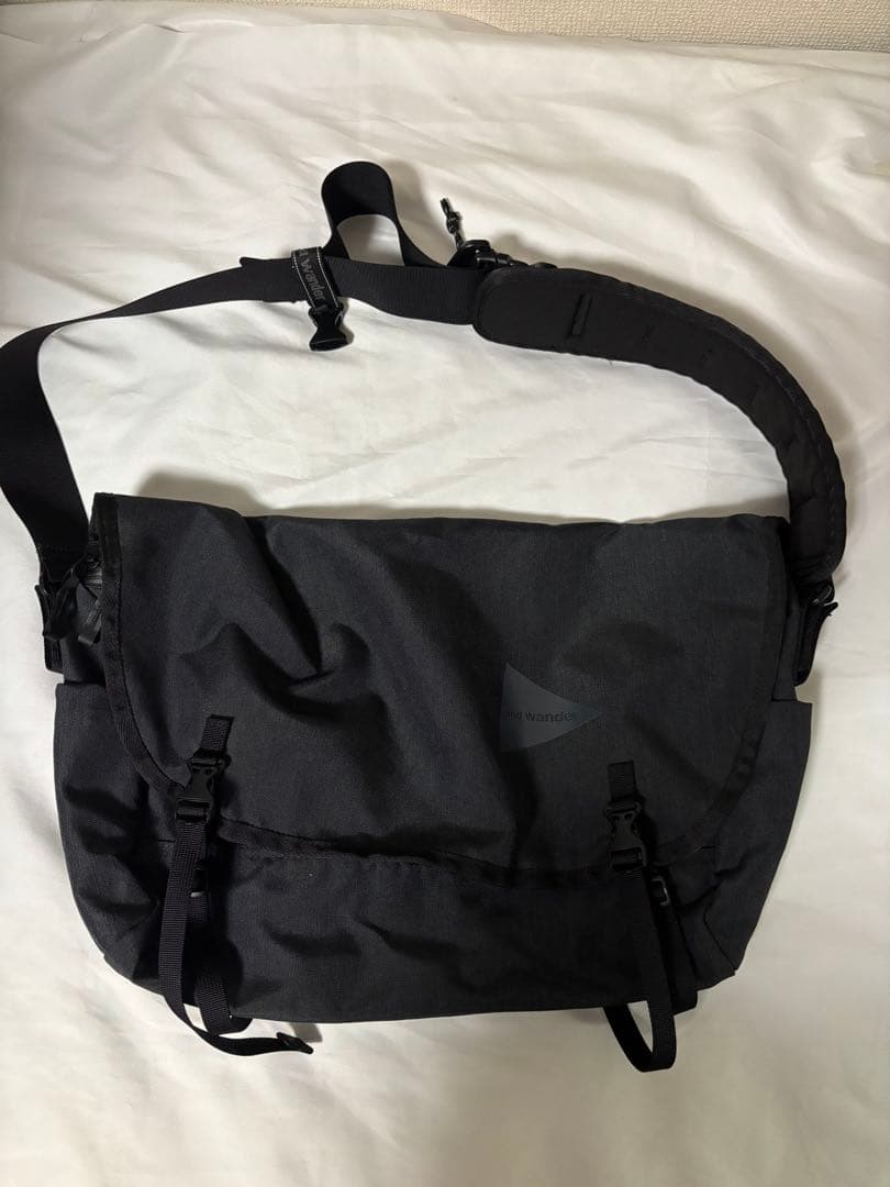 and wander アンドワンダー ヘザーメッセンジャーバッグ チャコール