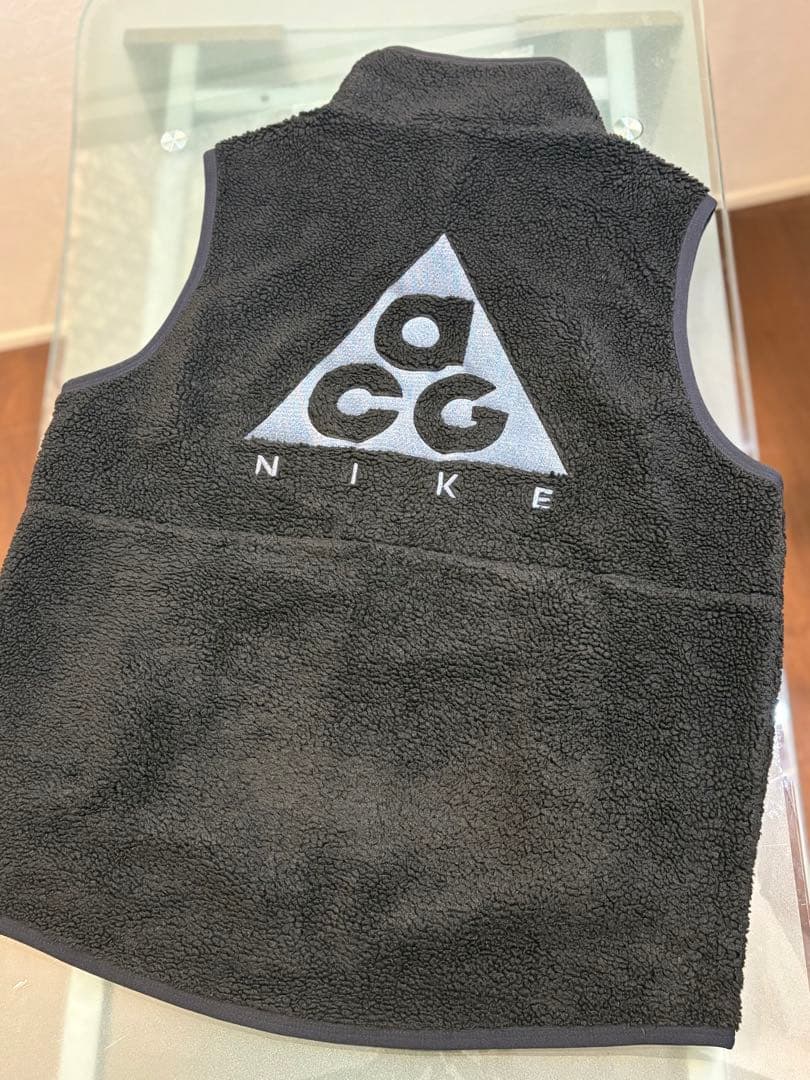 最終価格希少NIKE ACG フリースベスト ブラック Lサイズ ACG wolf tree vest フリースベスト POLARTEC 黒 NIKE Lサイズ 美品