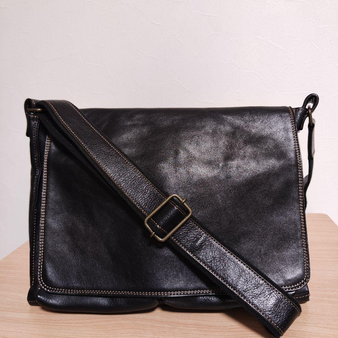 本革 レザー メッセンジャーバッグ 肩掛け A4収納 黒 大容量 - メルカリ