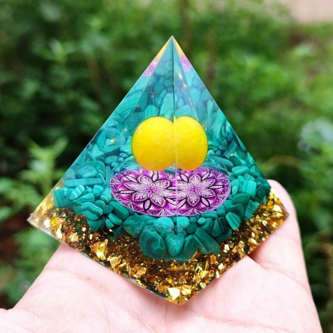 オルゴナイト ピラミッド 金運 トパーズ マラカイト クリスタル G023 E