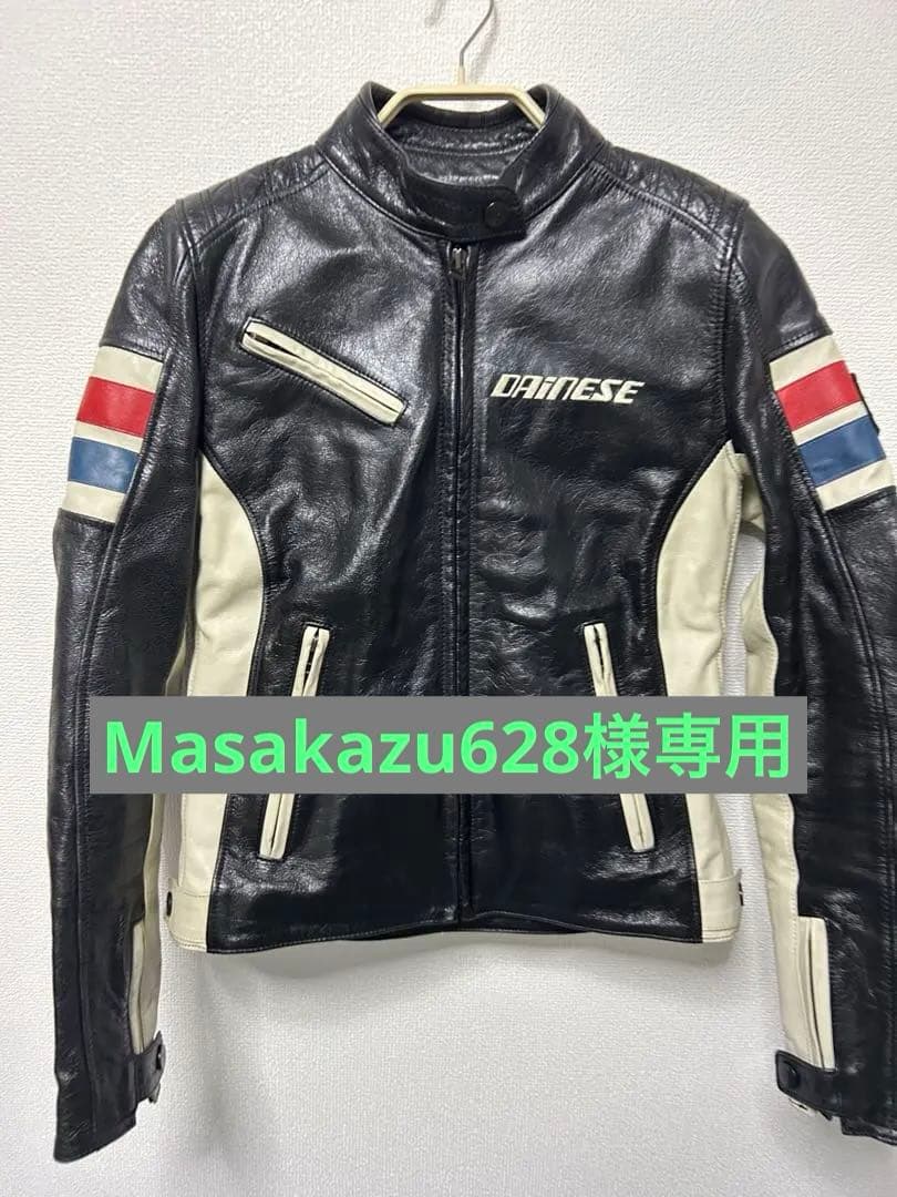 DAINESE レザージャケットトリコロール スタッフ愛用の人気のレディースジャケットのご紹介です