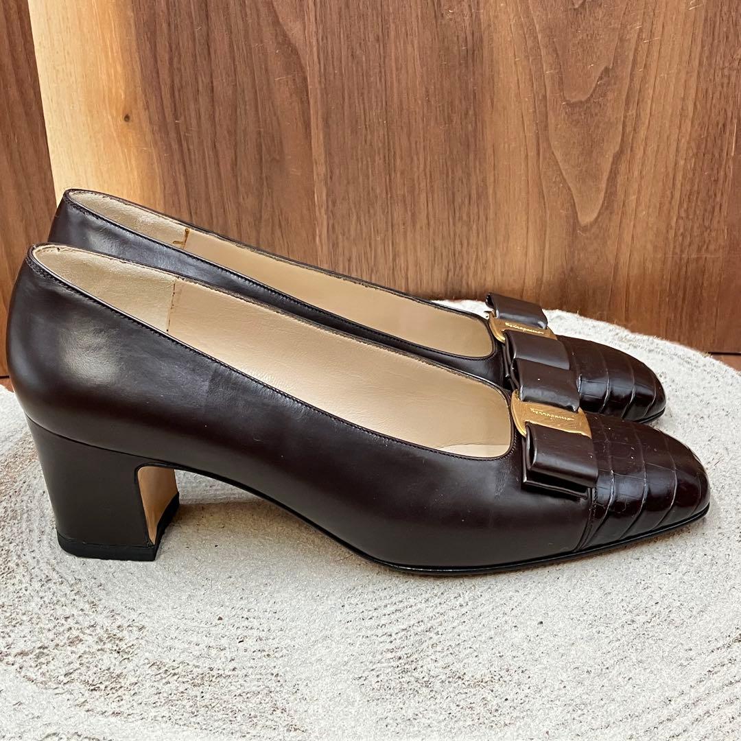 極美品】 Ferragamo ヴァラ リボン パンプス クロコ型押 革ブラウン