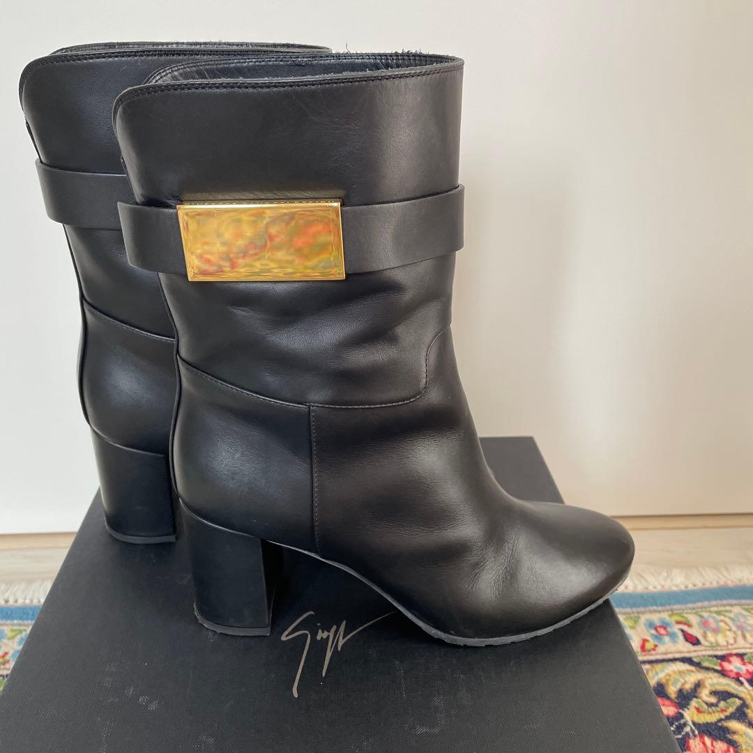 レザー ブラックブーツ バックル付き 高ヒール - メルカリ