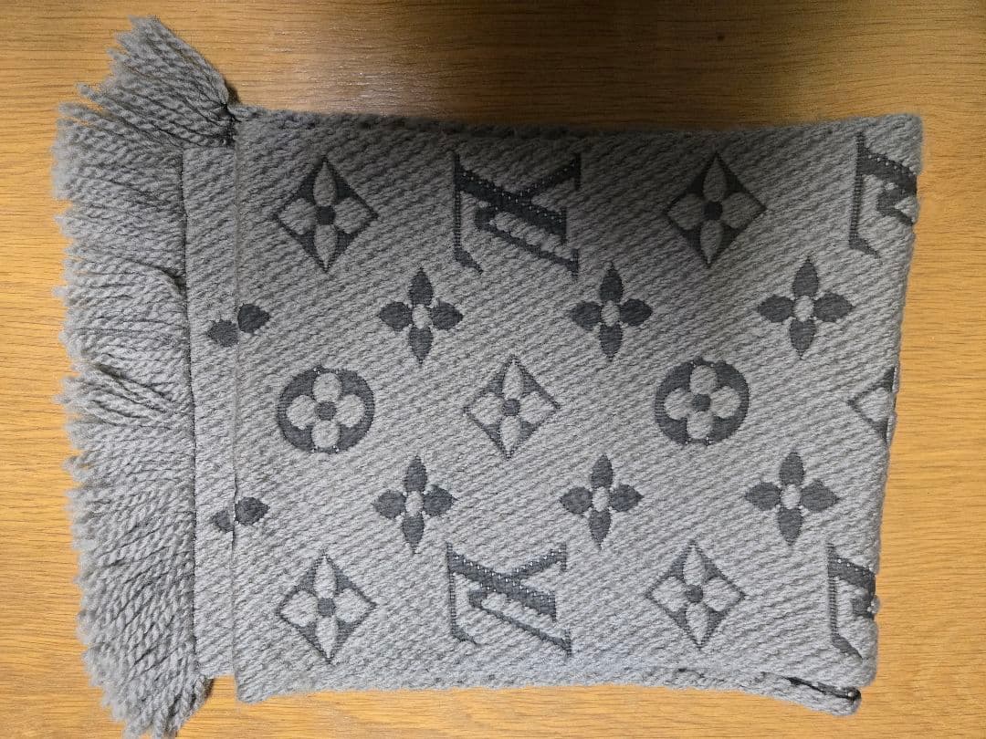LOUIS VUITTON エシャルプ ロゴマニア シャイン マフラー LOUIS VUITTON（ルイ・ヴィトン） マフラー エシャルプ・ロゴマニア