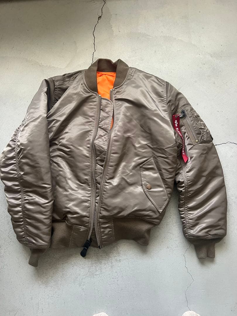 ベリーALPHA社 アルファインダストリーMA-1 フライトジャケット Alpha Industries（アルファ・インダストリーズ） ALPHA社 アルファ