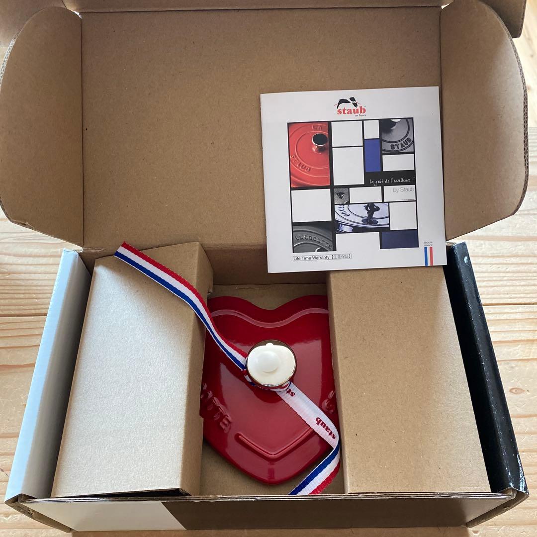 STAUB ハート型 鍋 レッド　スモール　ハートココット　チェリー Amazon | [ ストウブ ] Staub ハートココット Heart Cocotte 20cm