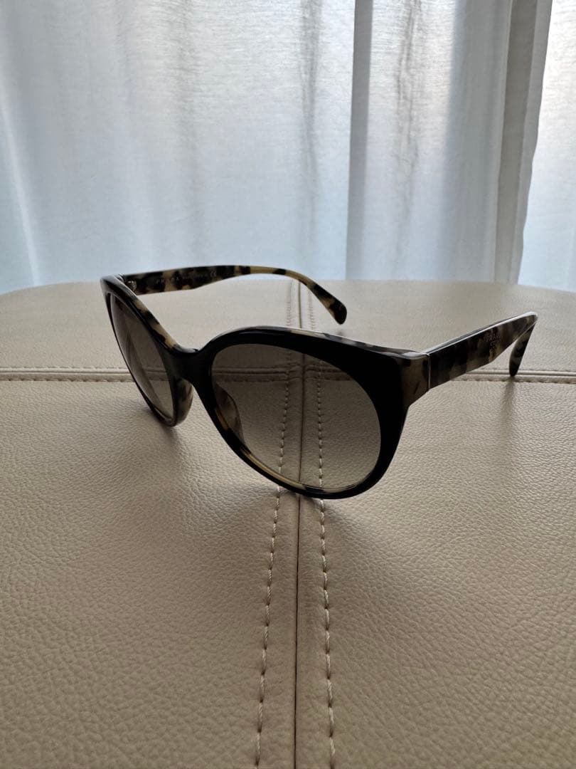 極美品】PRADA プラダ サングラス キャットアイ SPR 230 鼈甲柄 - メルカリ