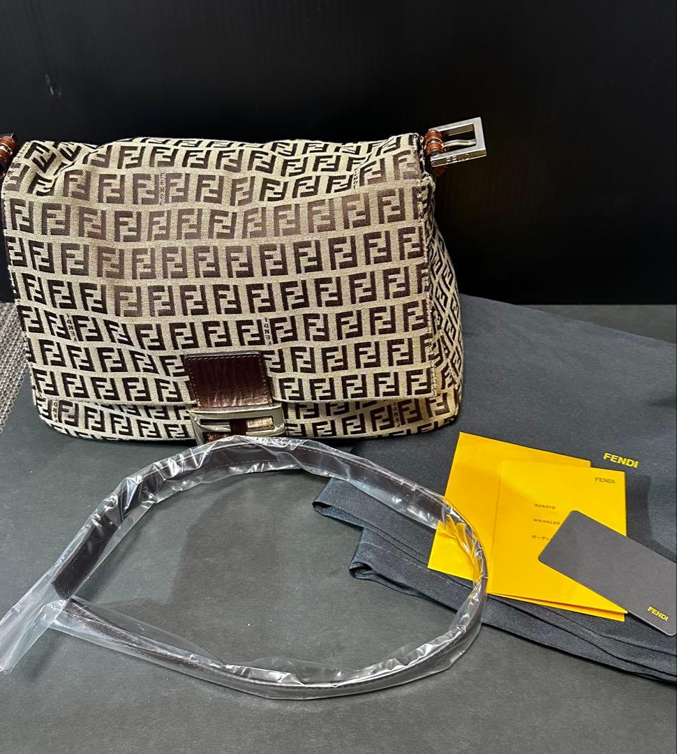 【ルイス】★新品 FENDI マンマバケット フェンディのタイムレスなITバッグ「マンマ バゲット」が25年の時を