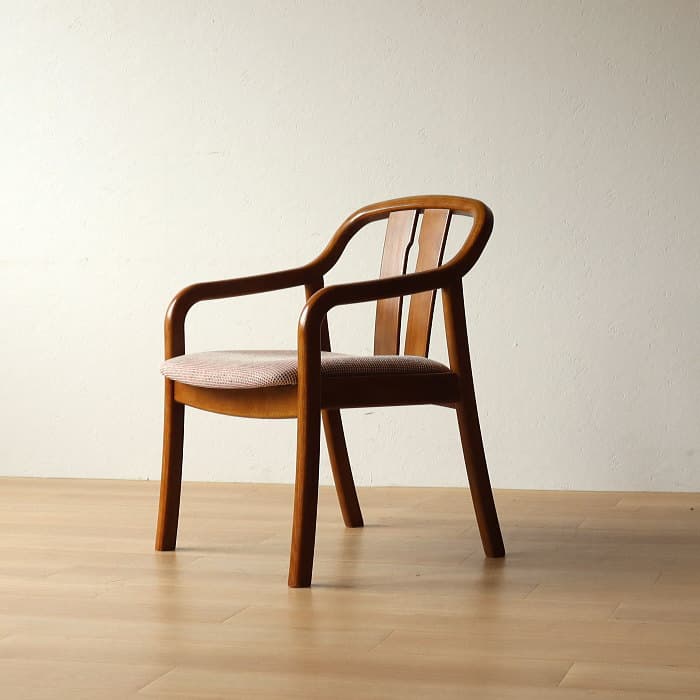 オールド カリモク アームチェア レトロ 肘付イス 人気のkarimoku(カリモク家具)のオールドカリモク アームチェアです