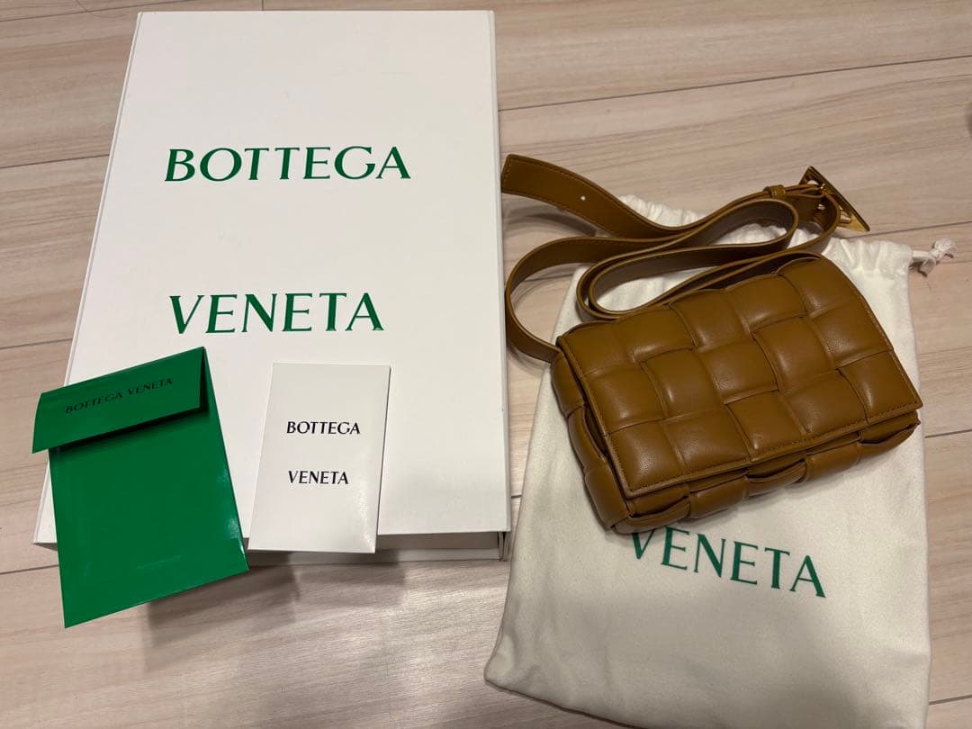 ★かたすちゃん★BOTTEGA VENETA パデットカセット　ショルダー BOTTEGA VENETA（ボッテガ・ヴェネタ） ショルダーバッグ パデッド