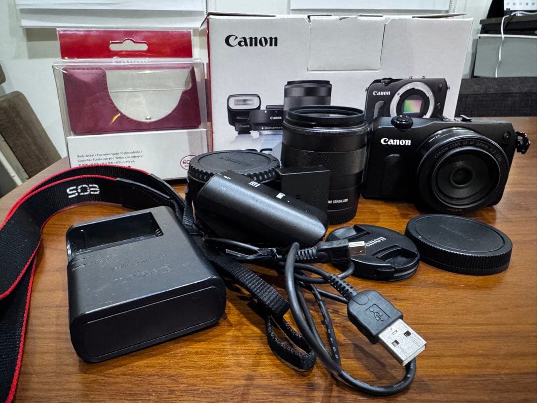 Canon EOS M ミラーレスカメラ　ダブルレンズキット Amazon | Canon ミラーレス一眼カメラ EOS M ダブルレンズキット EF