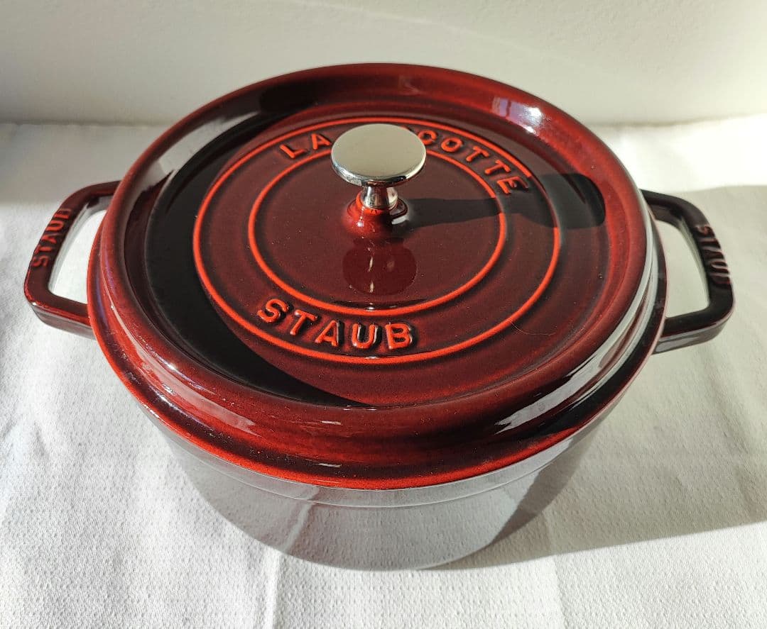 staub　ピコココット ラウンド 24 グレナディンレッド ストウブ 鋳物ホーロー鍋 ピコ・ココット 24 cm, ラウンド