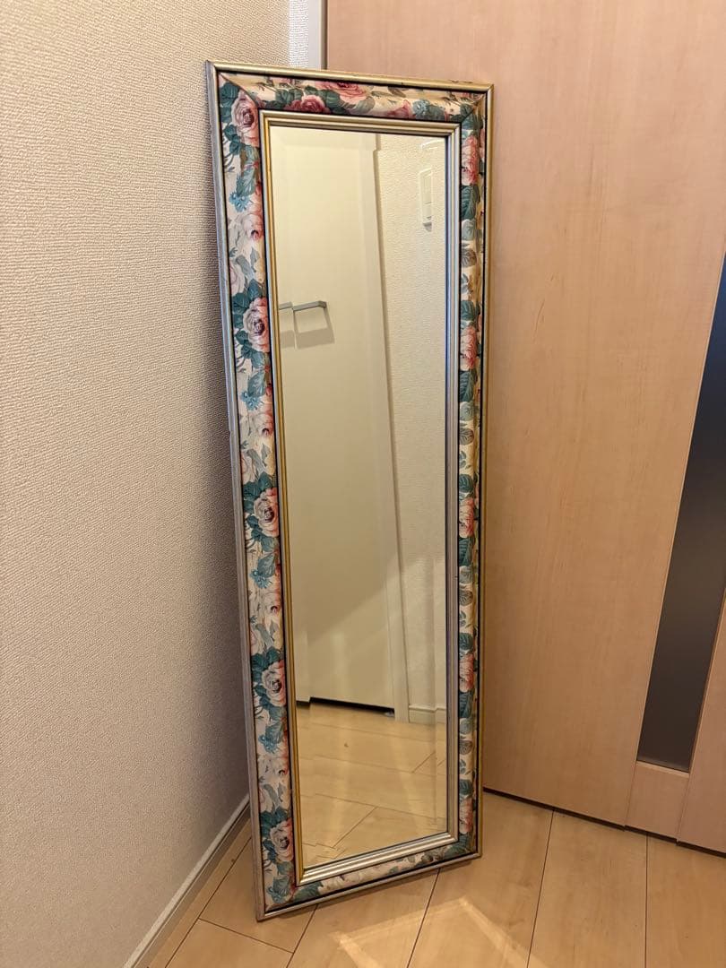 イタリア製 アンティークミラー　壁掛け 鏡 花模様 ウォールミラー イタリア製ウオールミラー アンティーク調ミラー mofioliantisi