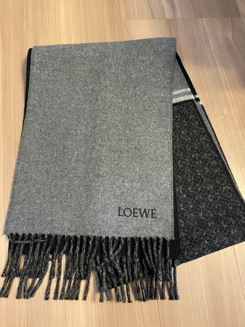 LOEWE リバーシブルマフラー グレー/ブラック 中古・古着通販】LOEWE (ロエベ) マフラー グレー｜ブランド・古着通販