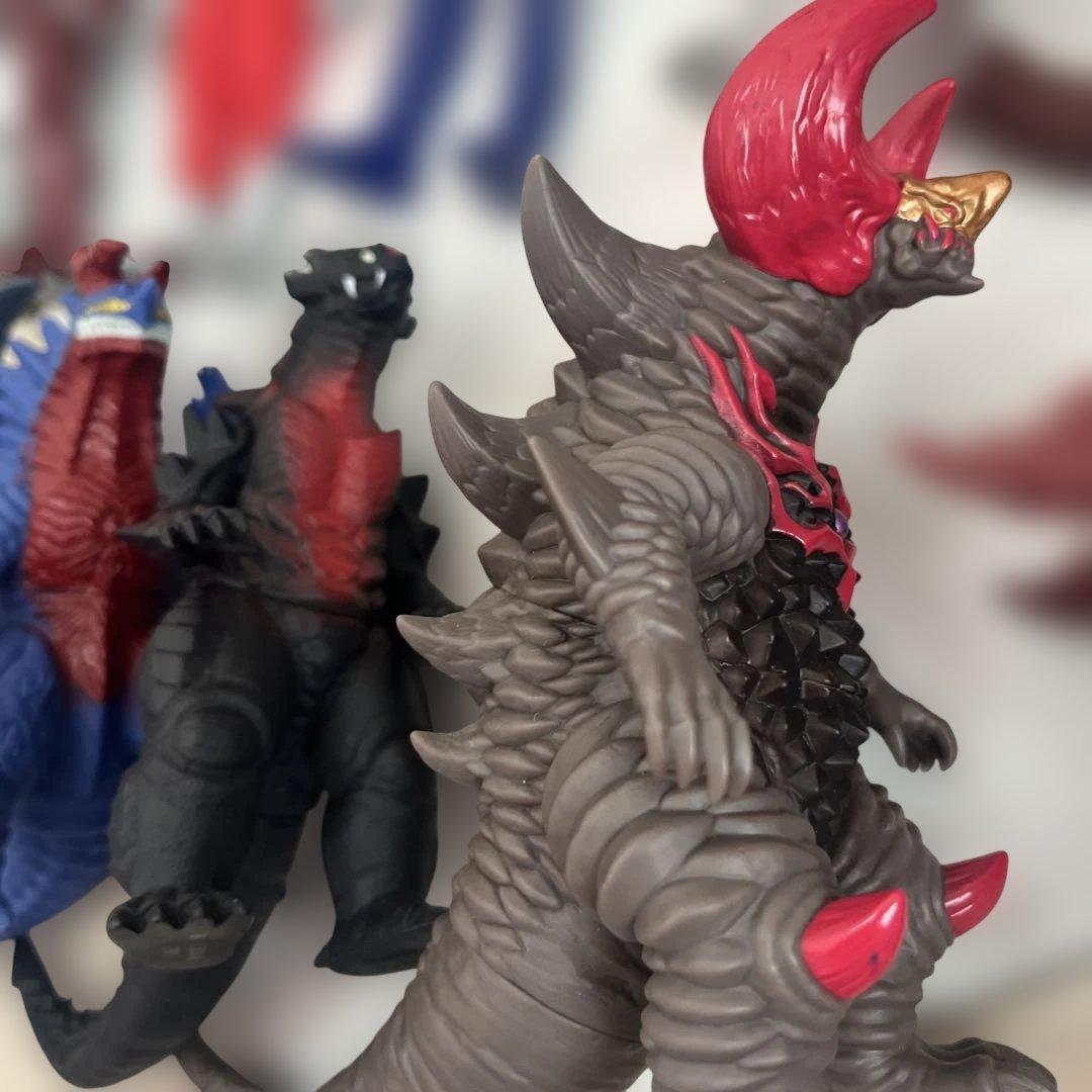 ウルトラマンと怪獣フィギュアセット 15体 - メルカリ