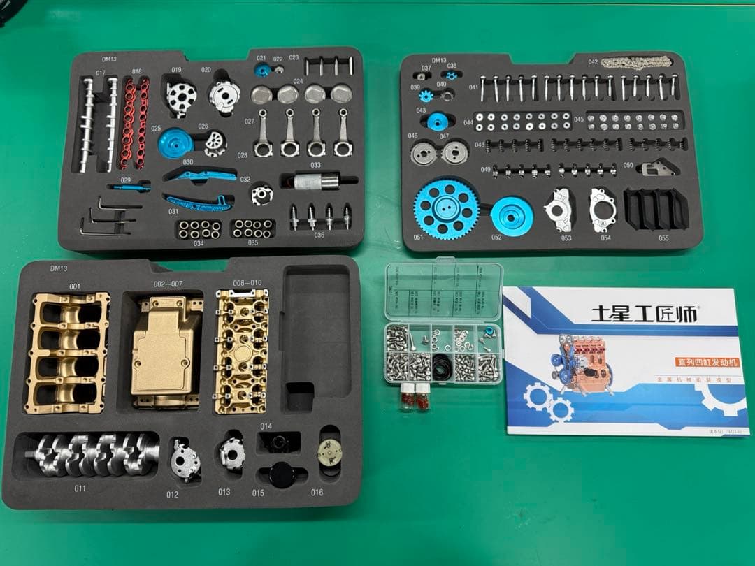 美品です。 4気筒直列エンジン金属製組み立て模型DM13-01