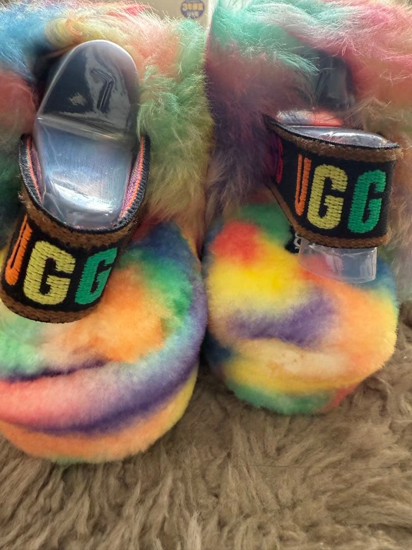 年内最終セール☆新品UGG W FLUFF YEAH PRIDE RAINBOW