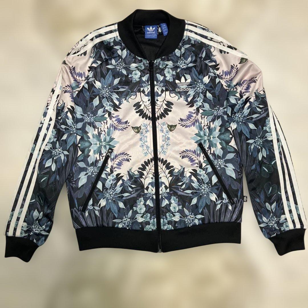 adidas アディダス L トラックジャケット　花柄　ボタニカル柄　青系 adidas アディダス ボタニカル柄 花柄 ジャージ 刺繍ロゴ L - メルカリ