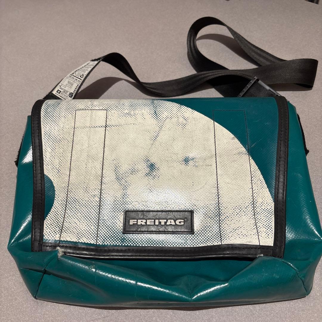 FREITAG 　フライターグ　メッセンジャーバッグ グリーン　緑と白 メッセンジャーバッグ | FREITAG