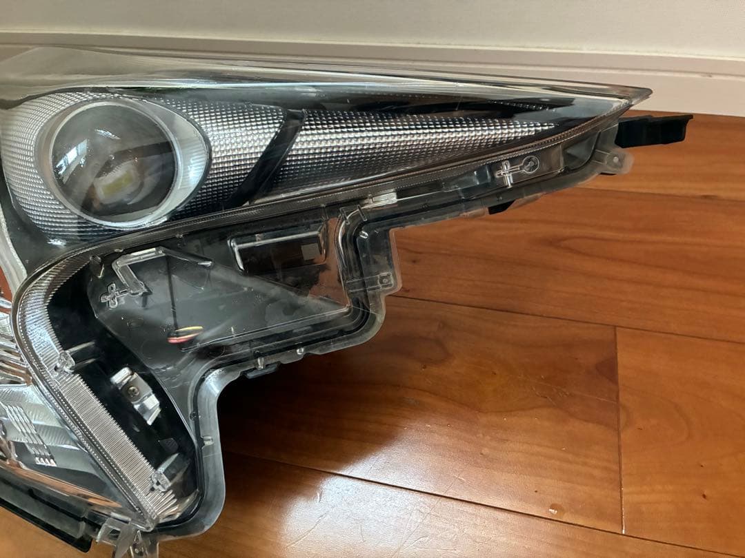 ZVW50 ZVW51 プリウス 純正 LED ヘッドライト 右 - メルカリ
