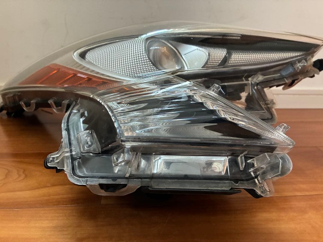 ZVW50 ZVW51 プリウス 純正 LED ヘッドライト 右 - メルカリ