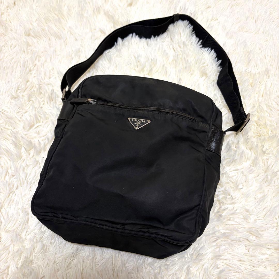 PRADA ブラック ショルダーバッグ 三角ロゴ 白タグ ポシェット - メルカリ