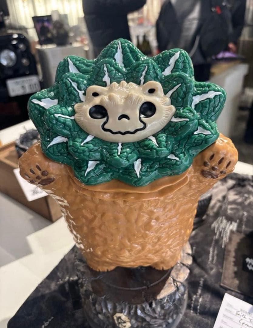 羅本製所 ROBINCERAMICSTUDIO 亀甲牡丹大怪獣 24センチ - メルカリ