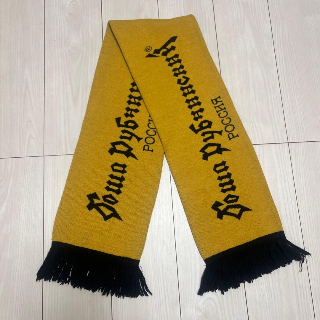 ロゴ入りイエローマフラー Gosha Rubchinskiy マフラー 海外限定】Gosha Rubchinskiy ロゴデザインマフラー (Gosha