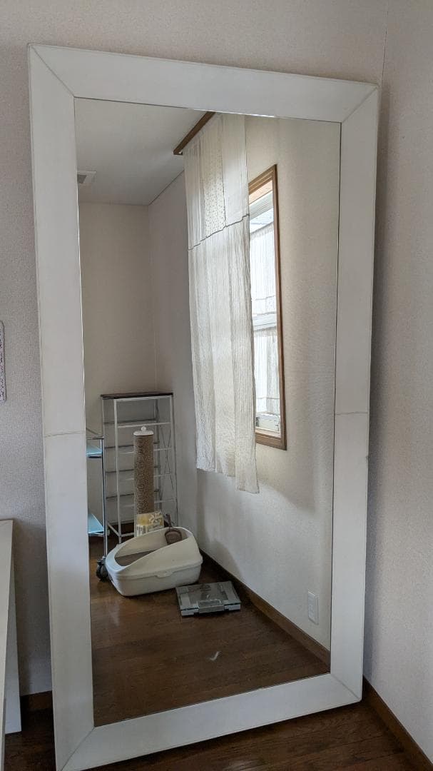 W*n様 ポルトローナ・フラウ　鏡　イタリア製　高級家具 クラシカルで新しい、熟練の職人が生み出す唯一無二の家具