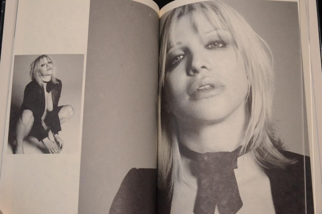 Portrait of a Performer Courtney Love】 - メルカリ