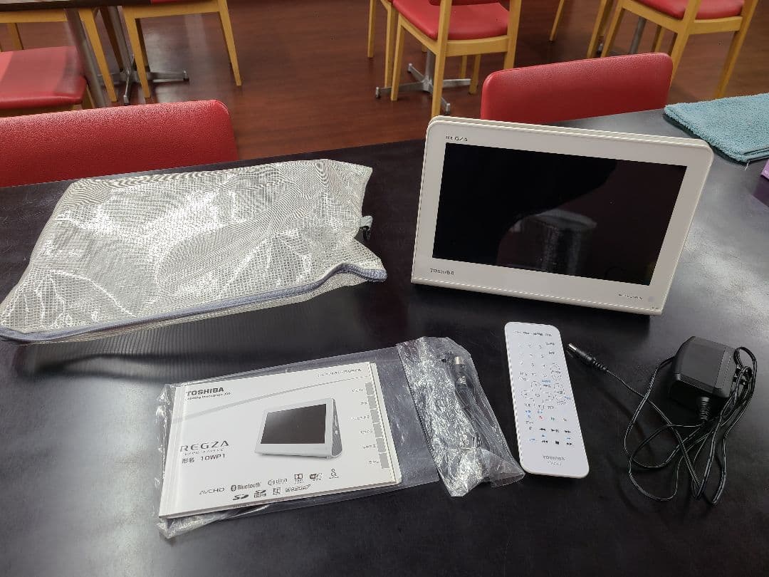 TOSHIBA REGZA 10WP1 ポータブルテレビ 白 生産終了モデル 20151117114948_694_.jpg