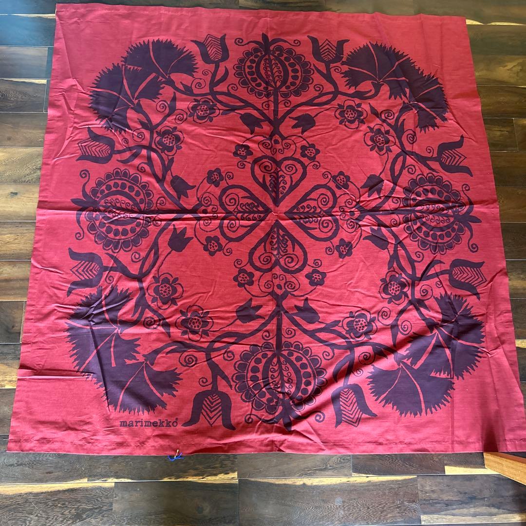 marimekko ヴィンテージテーブルクロス 赤 marimekkoのテーブルクロス 生地をテーブルクロスにしています。 見て